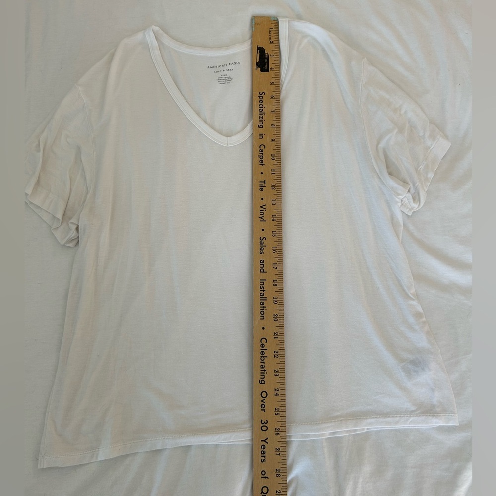 American Eagle Outfitters Soft & Sexy Cream V-Neck Tee - Picture 4 of 10